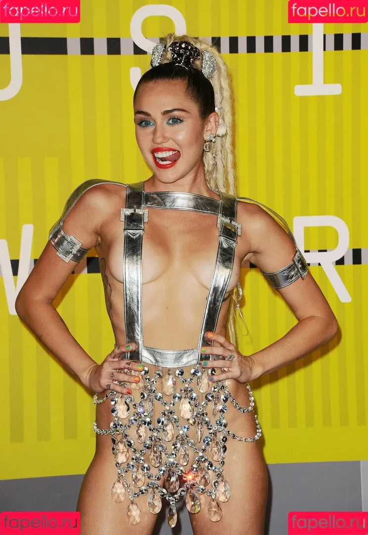 Miley Cyrus / MileyCyrus Onlyfans Photo Gallery 