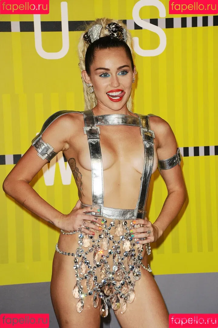 Miley Cyrus / MileyCyrus Onlyfans Photo Gallery 