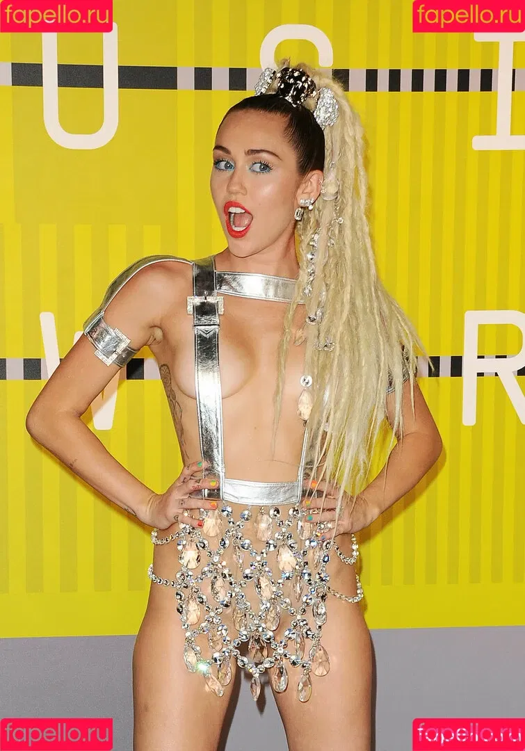 Miley Cyrus / MileyCyrus Onlyfans Photo Gallery 