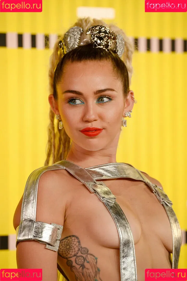 Miley Cyrus / MileyCyrus Onlyfans Photo Gallery 