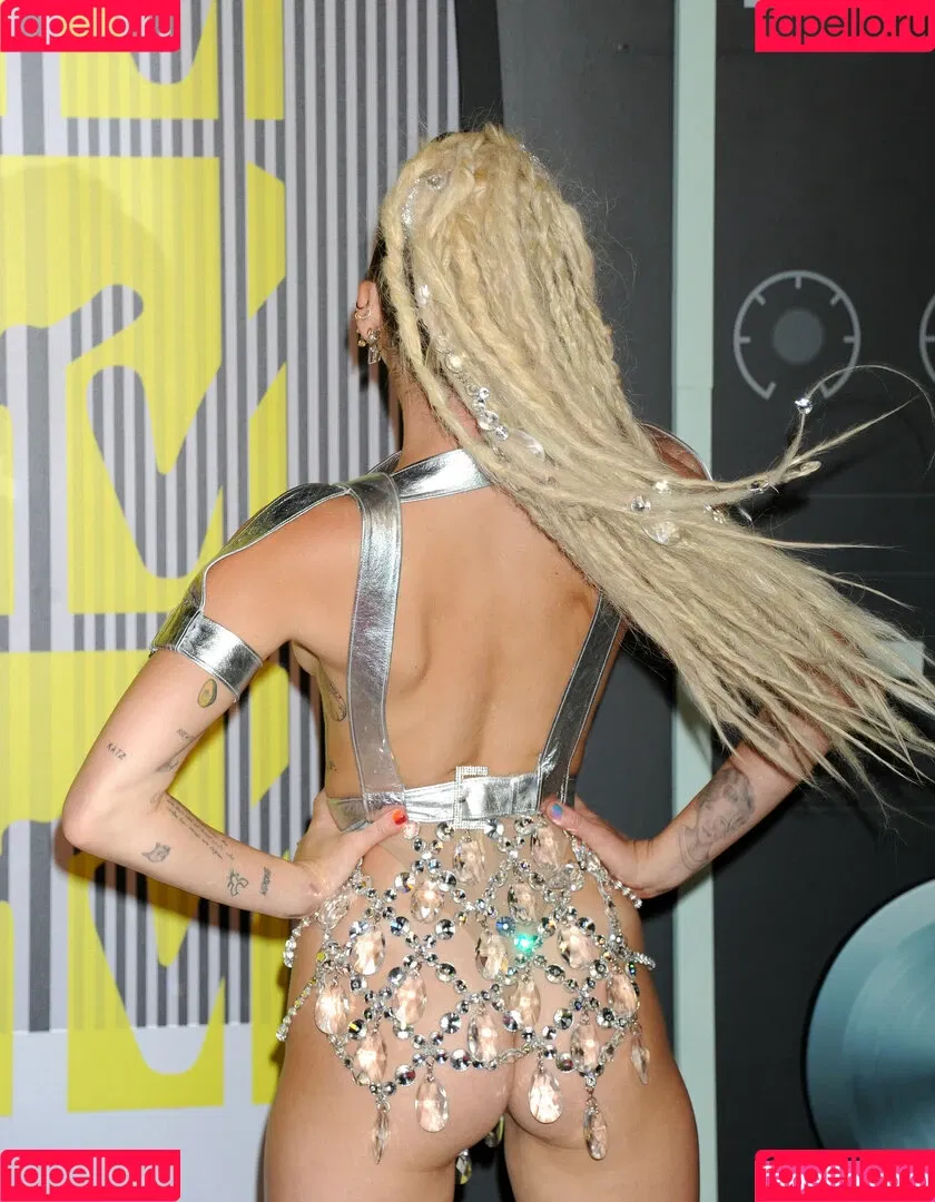 Miley Cyrus / MileyCyrus Onlyfans Photo Gallery 