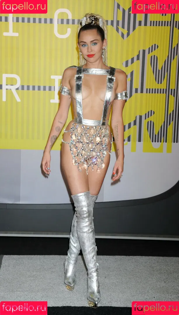 Miley Cyrus / MileyCyrus Onlyfans Photo Gallery 