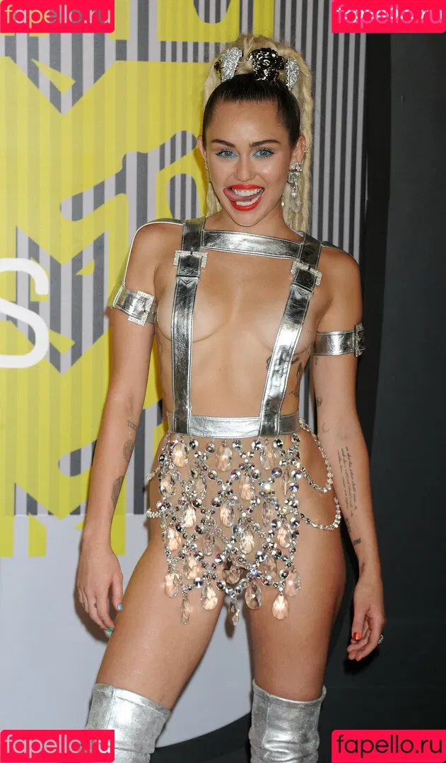 Miley Cyrus / MileyCyrus Onlyfans Photo Gallery 