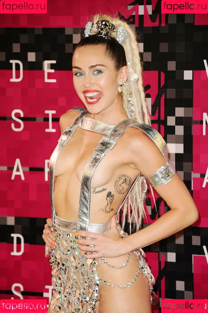 Miley Cyrus / MileyCyrus Onlyfans Photo Gallery 