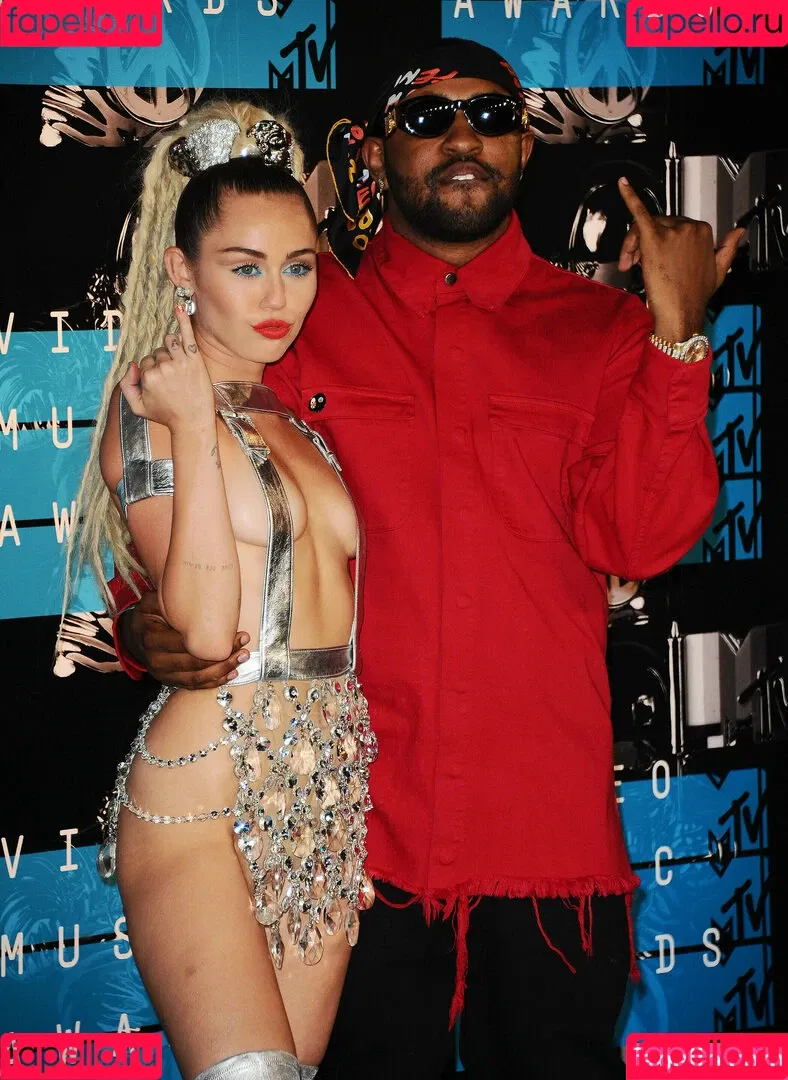 Miley Cyrus / MileyCyrus Onlyfans Photo Gallery 