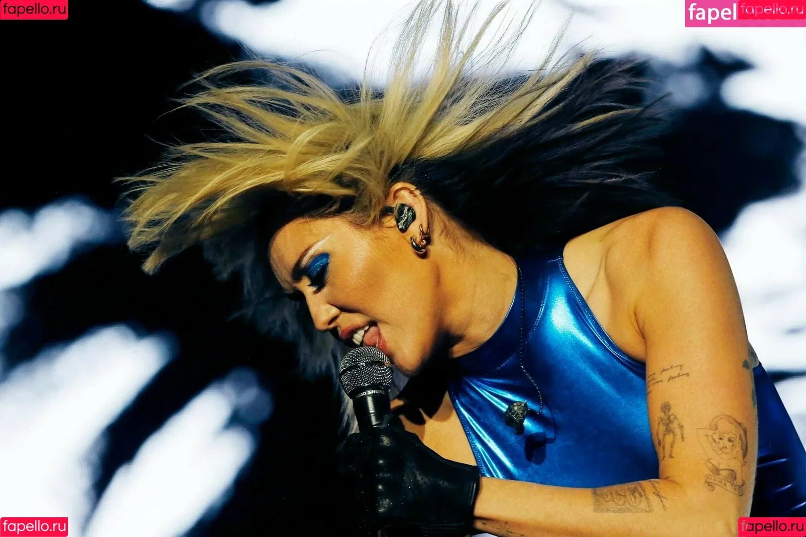 Miley Cyrus / MileyCyrus Onlyfans Photo Gallery 