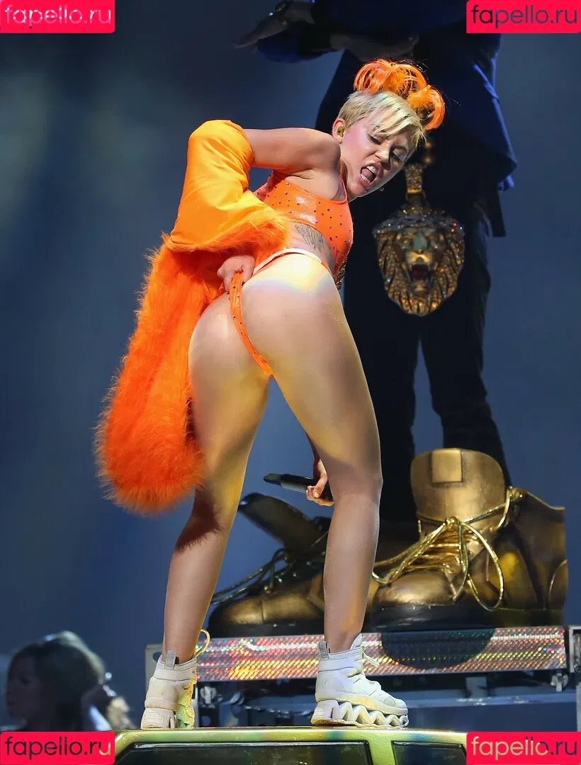 Miley Cyrus / MileyCyrus Onlyfans Photo Gallery 