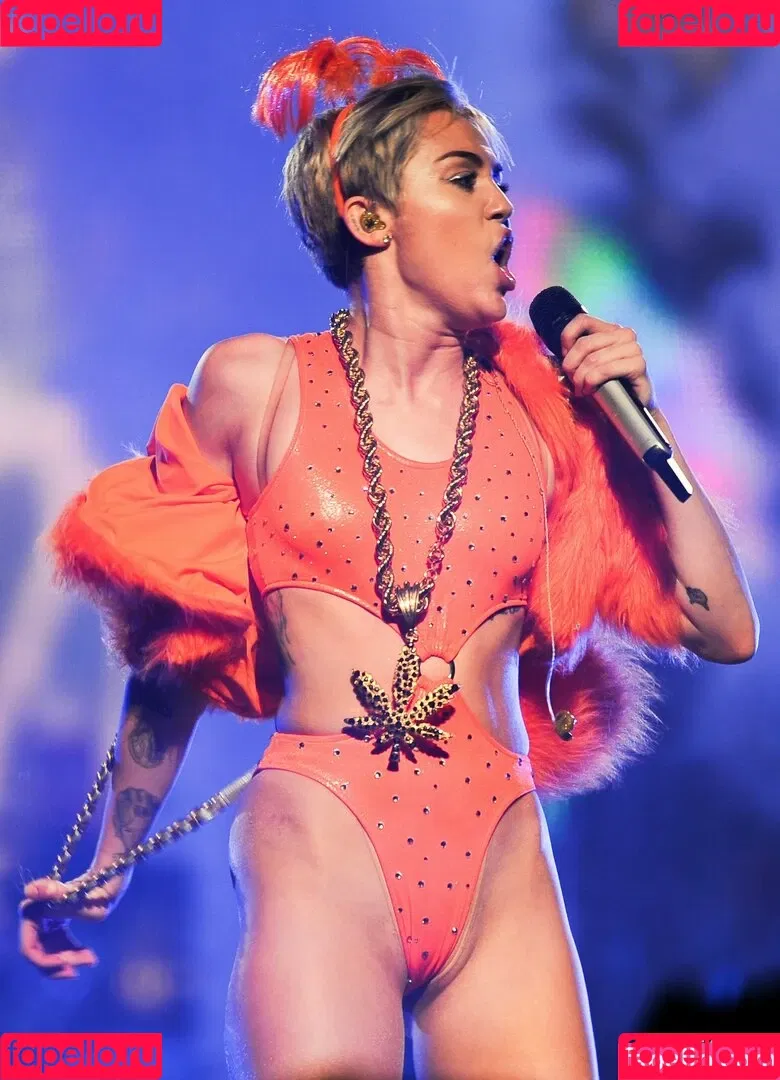 Miley Cyrus / MileyCyrus Onlyfans Photo Gallery 