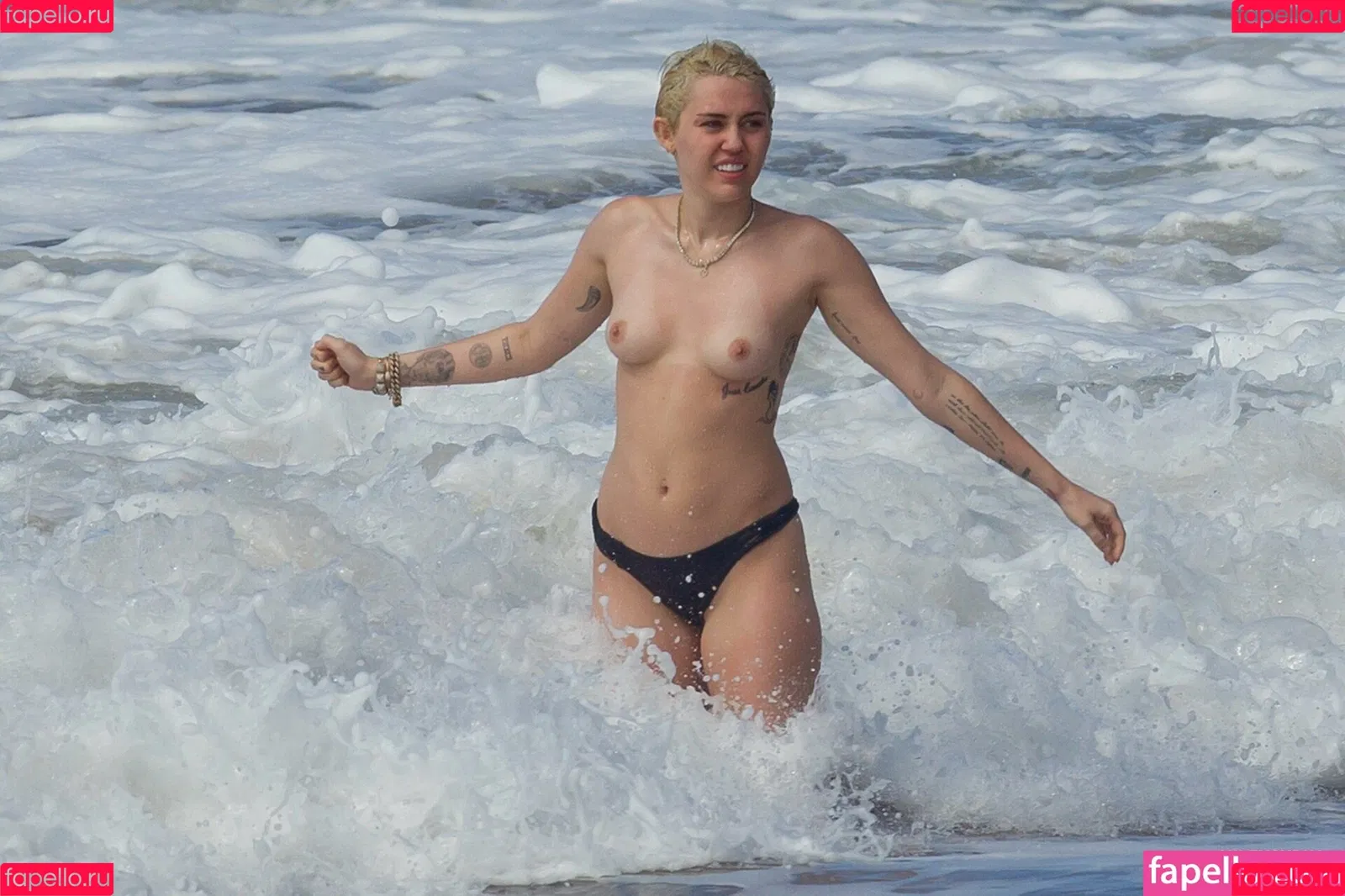Miley Cyrus / MileyCyrus Onlyfans Photo Gallery 