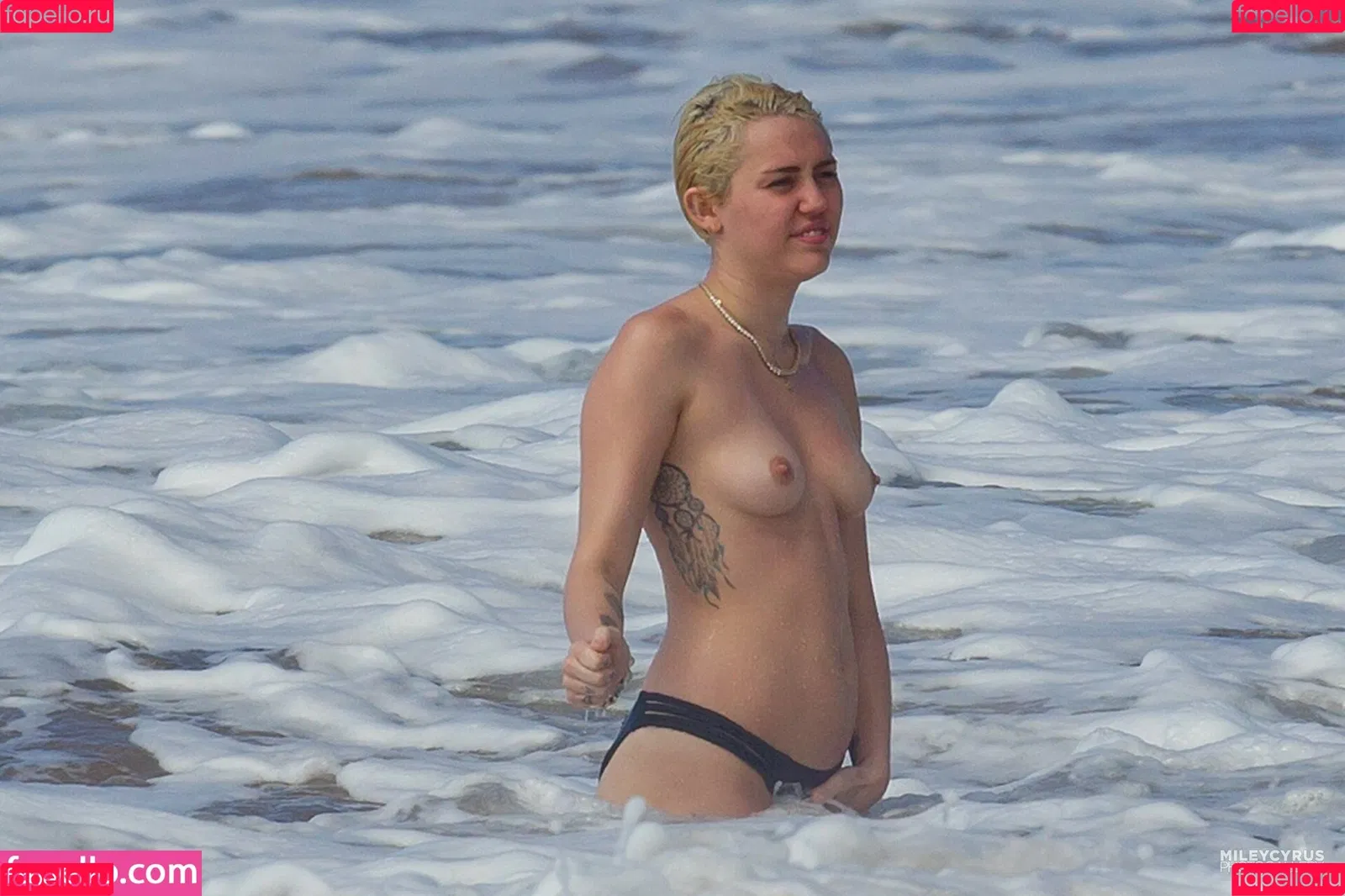Miley Cyrus / MileyCyrus Onlyfans Photo Gallery 
