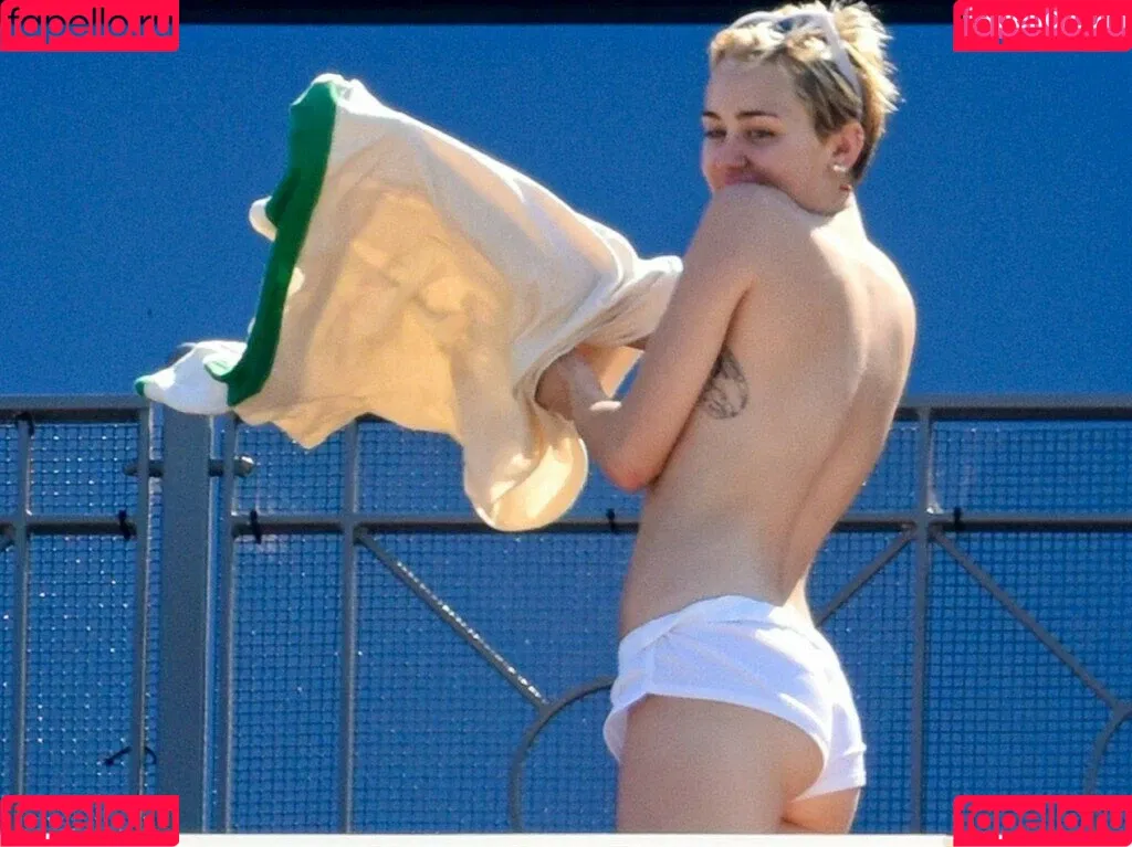 Miley Cyrus / MileyCyrus Onlyfans Photo Gallery 
