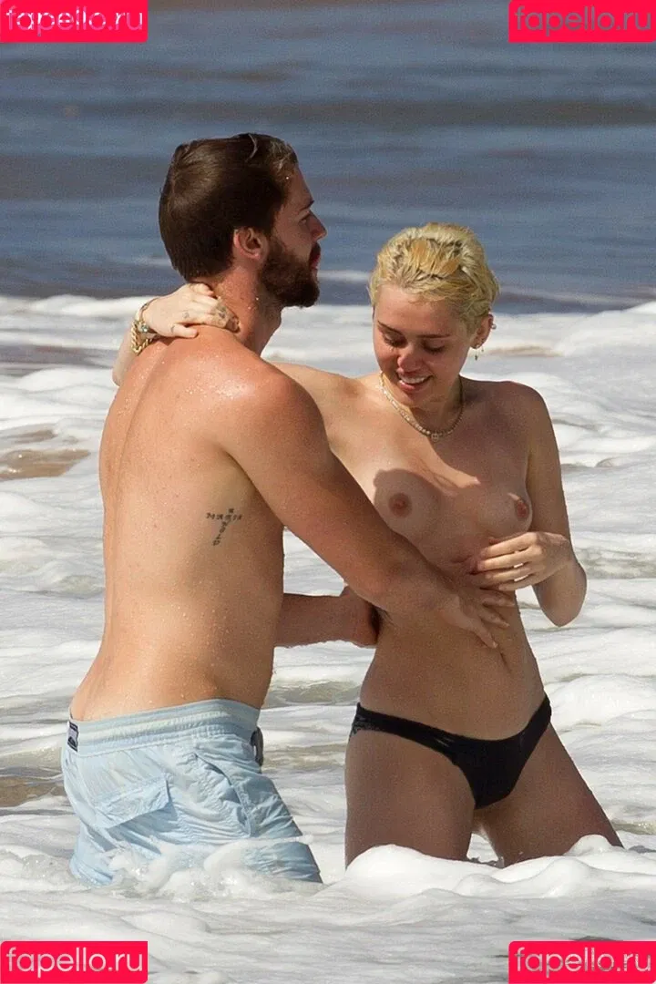 Miley Cyrus / MileyCyrus Onlyfans Photo Gallery 