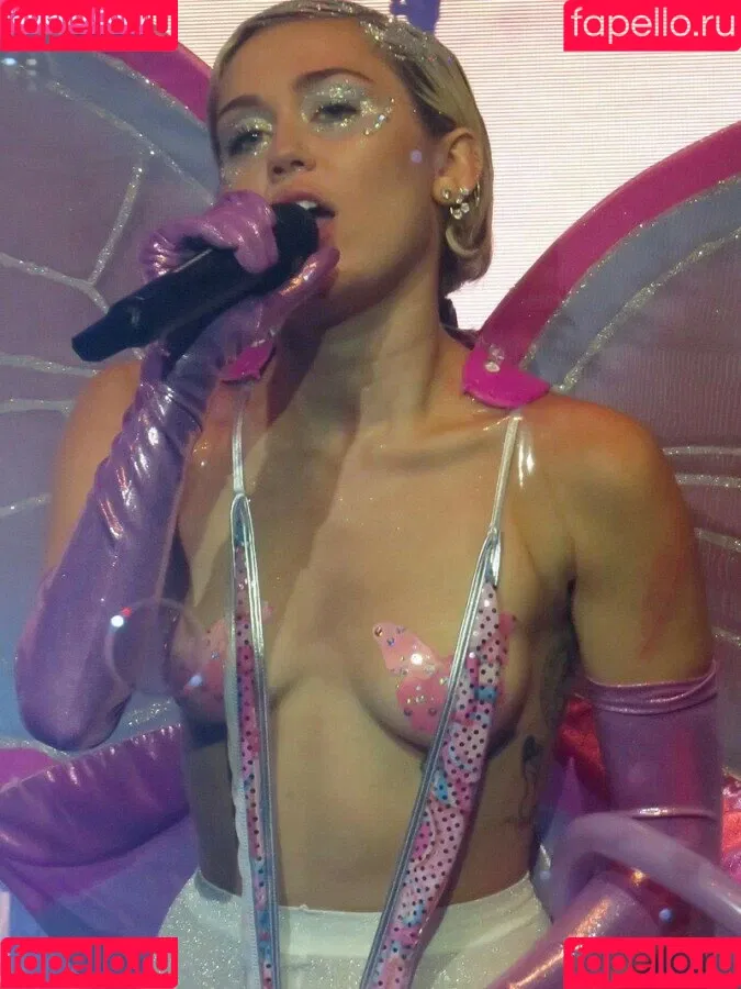 Miley Cyrus / MileyCyrus Onlyfans Photo Gallery 