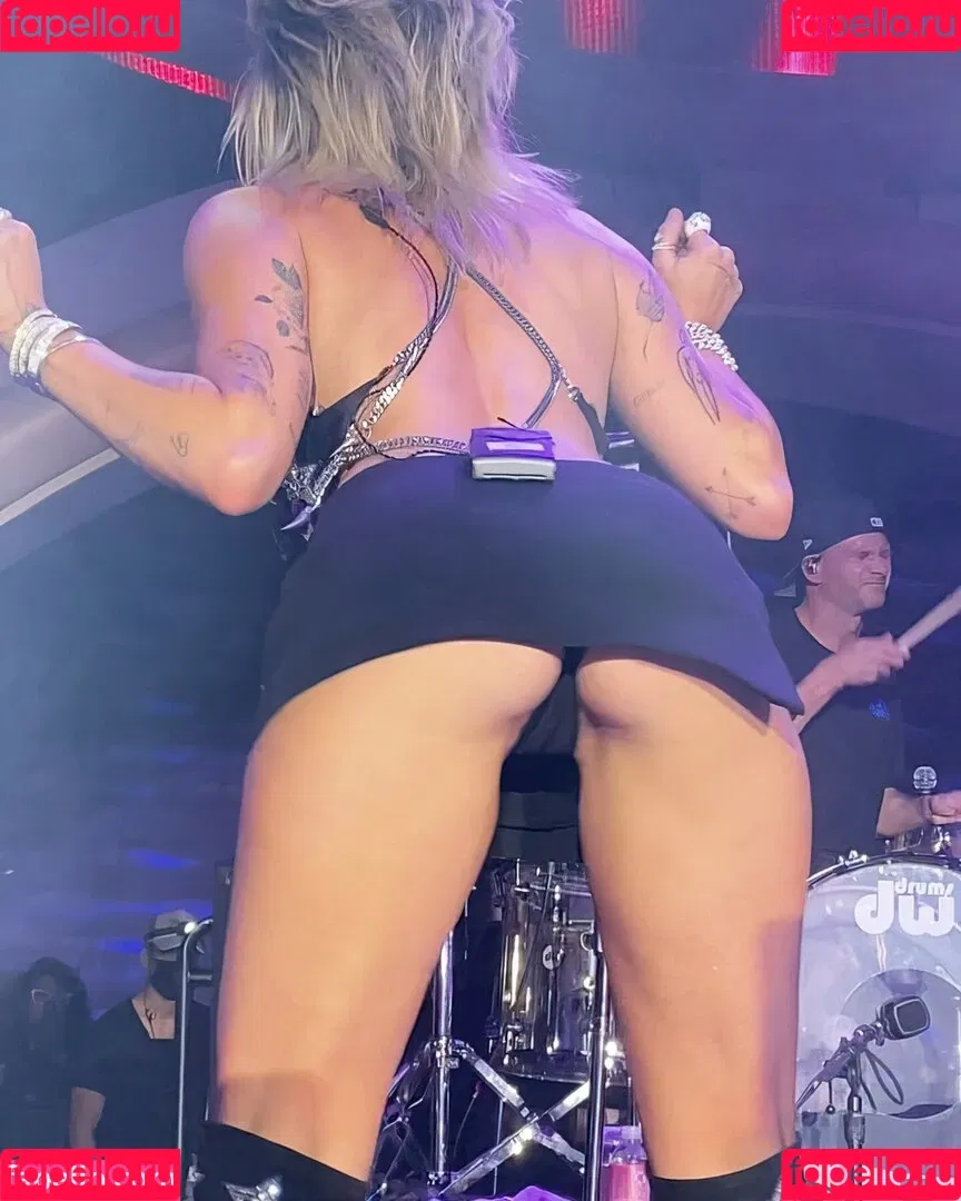 Miley Cyrus / MileyCyrus Onlyfans Photo Gallery 