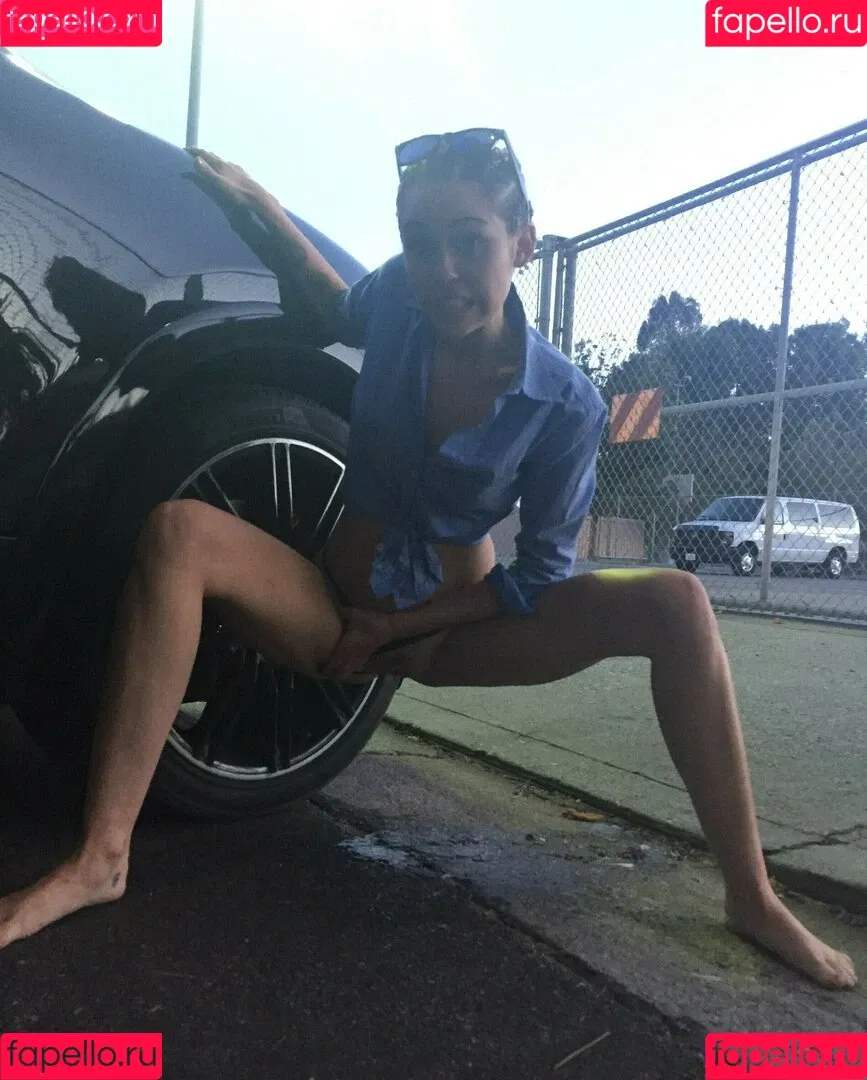 Miley Cyrus / MileyCyrus Onlyfans Photo Gallery 