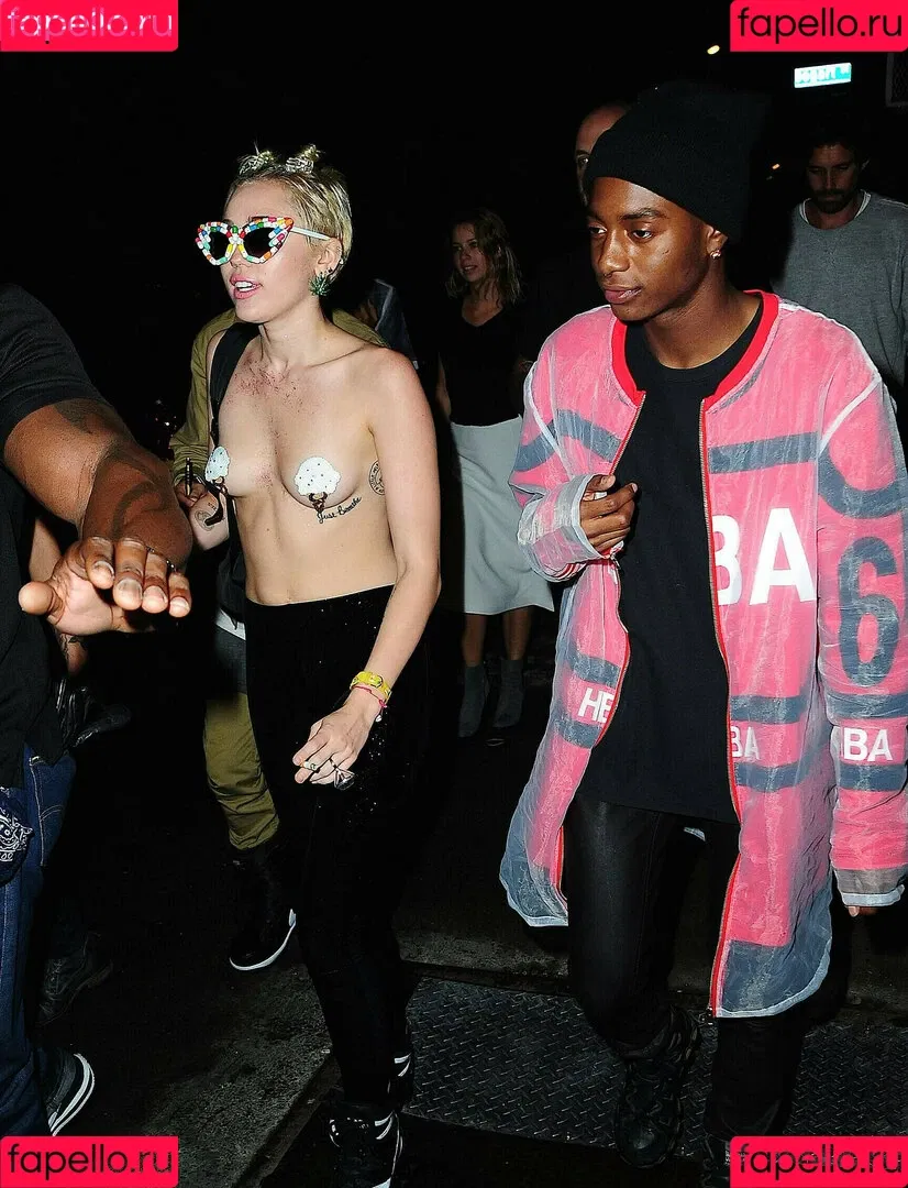 Miley Cyrus / MileyCyrus Onlyfans Photo Gallery 