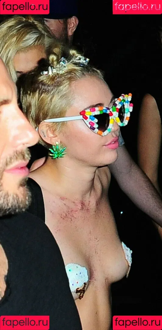 Miley Cyrus / MileyCyrus Onlyfans Photo Gallery 