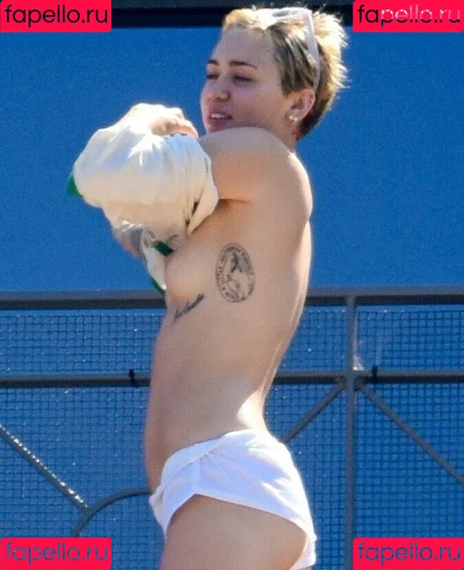 Miley Cyrus / MileyCyrus Onlyfans Photo Gallery 
