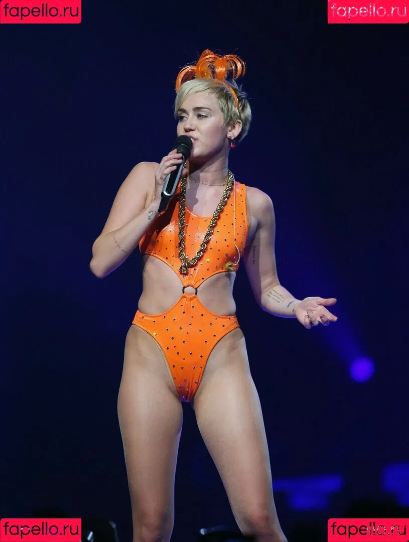 Miley Cyrus / MileyCyrus Onlyfans Photo Gallery 