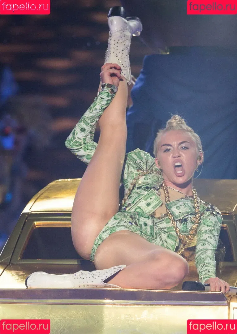 Miley Cyrus / MileyCyrus Onlyfans Photo Gallery 