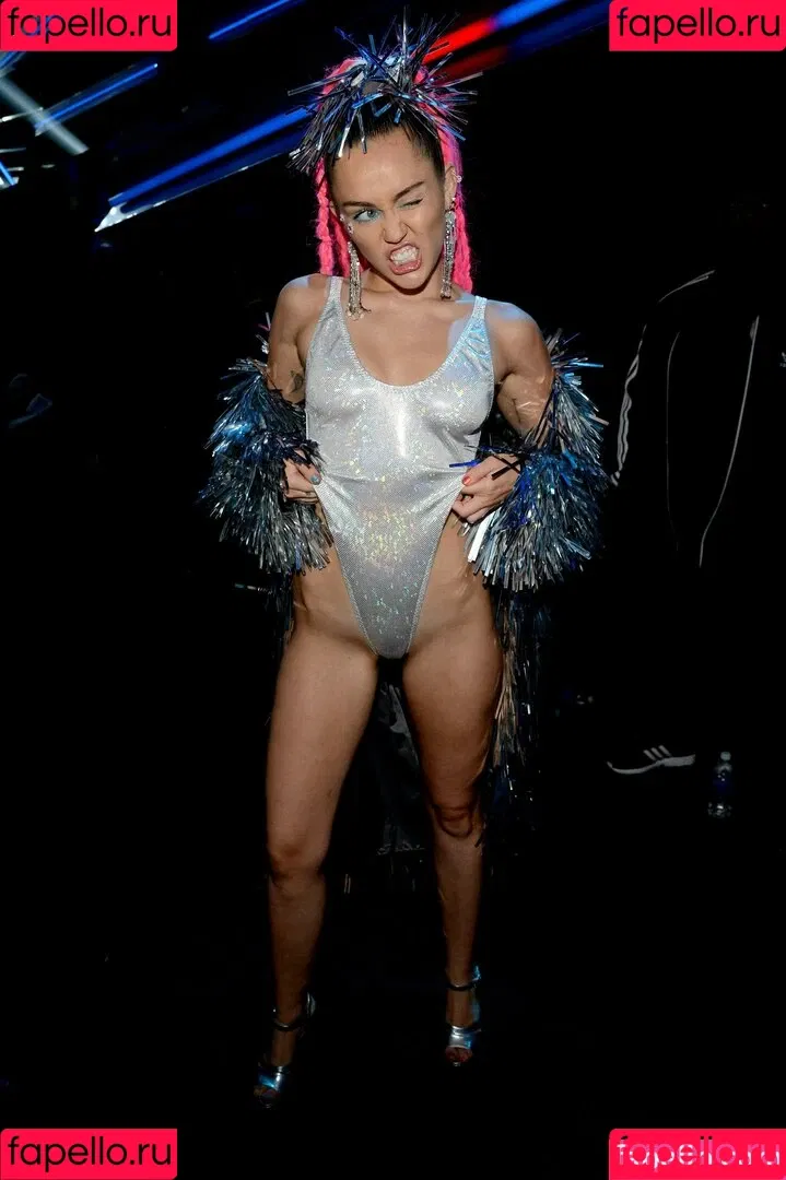 Miley Cyrus / MileyCyrus Onlyfans Photo Gallery 