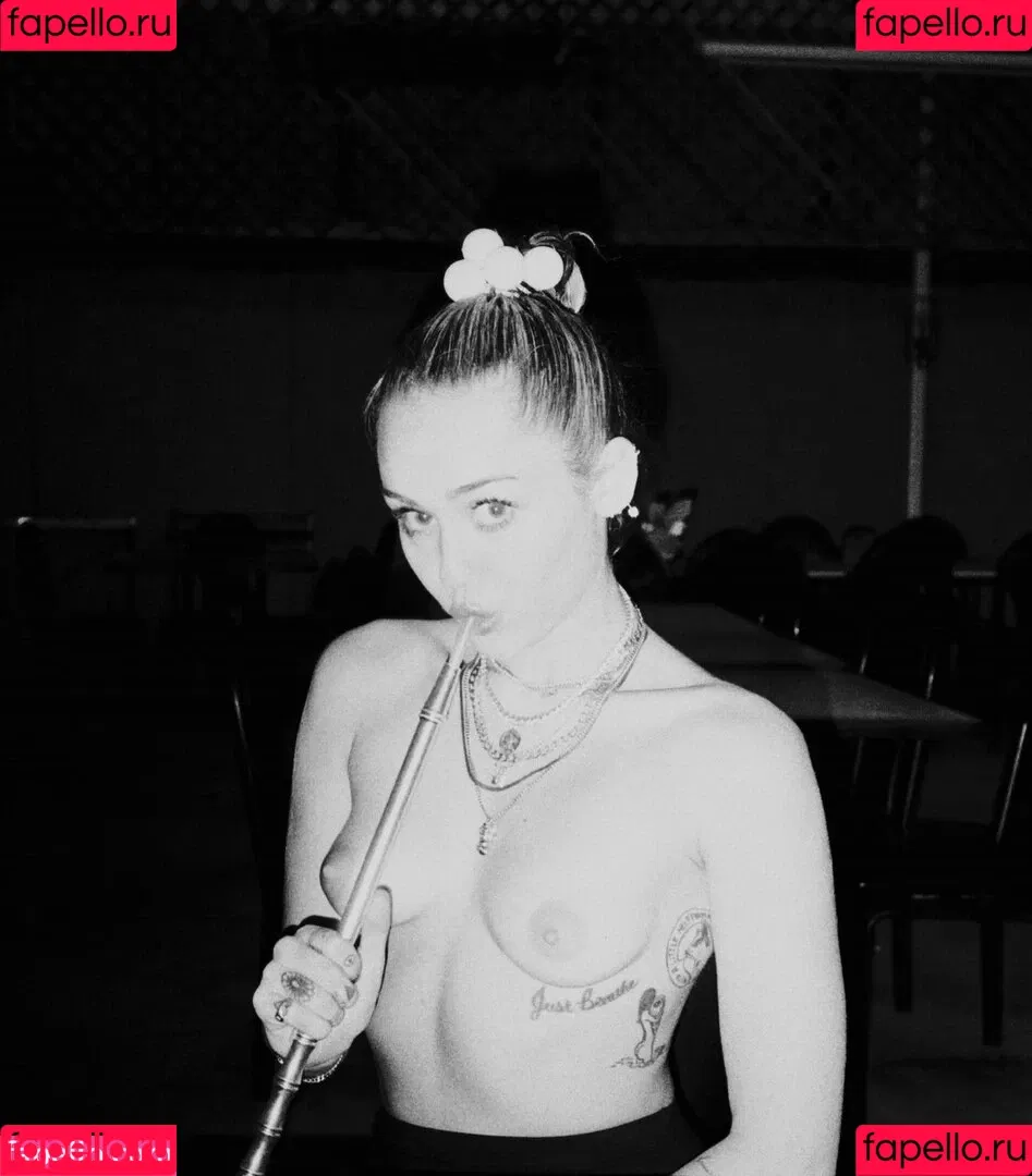 Miley Cyrus / MileyCyrus Onlyfans Photo Gallery 