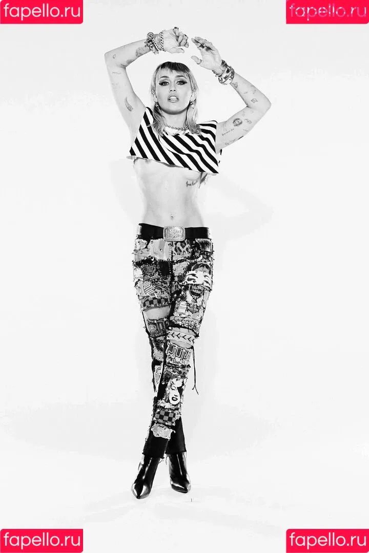 Miley Cyrus / MileyCyrus Onlyfans Photo Gallery 