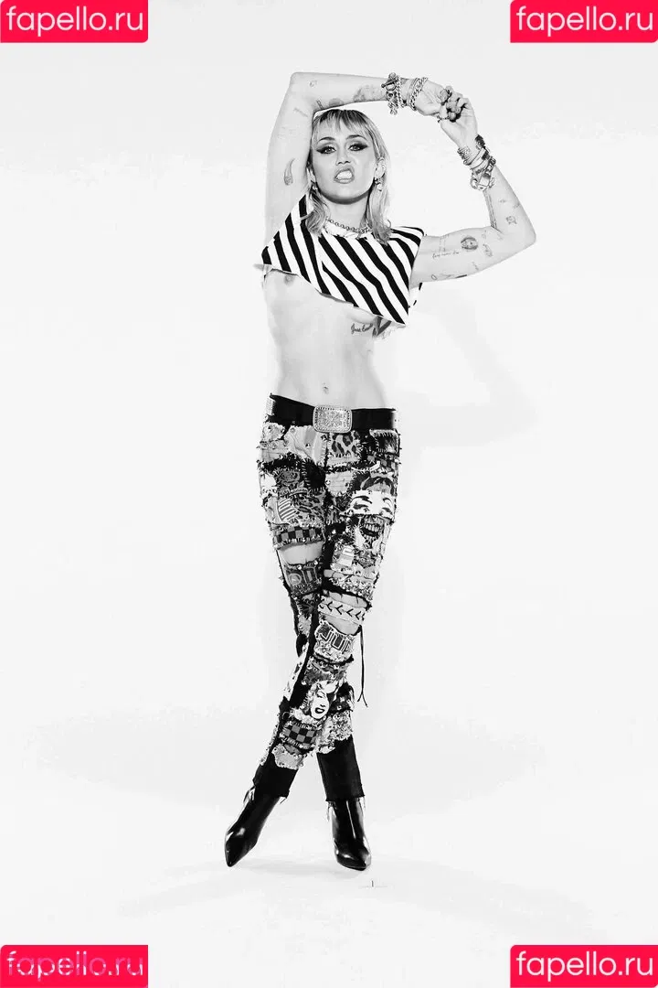 Miley Cyrus / MileyCyrus Onlyfans Photo Gallery 