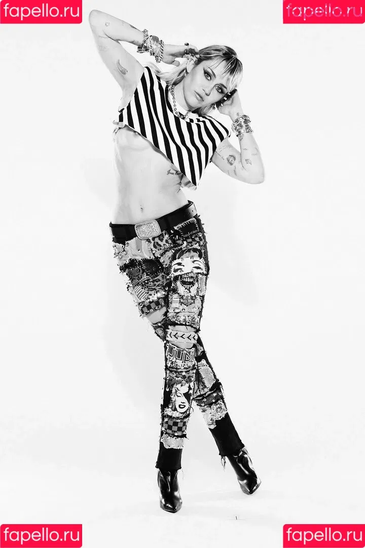 Miley Cyrus / MileyCyrus Onlyfans Photo Gallery 