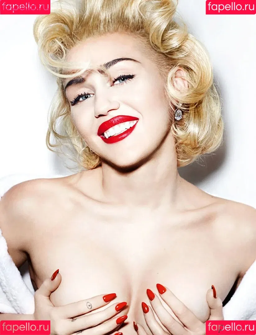 Miley Cyrus / MileyCyrus Onlyfans Photo Gallery 
