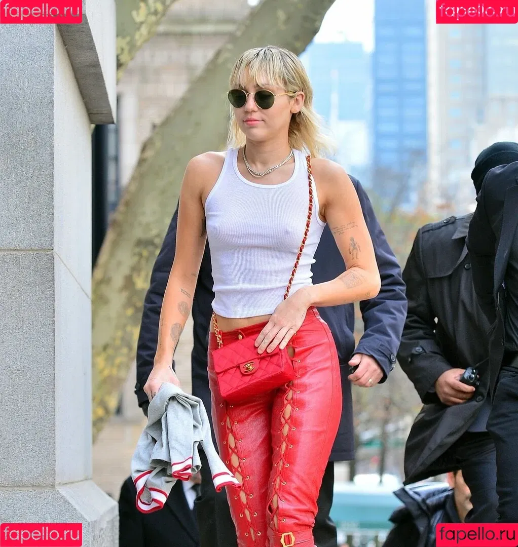 Miley Cyrus / MileyCyrus Onlyfans Photo Gallery 