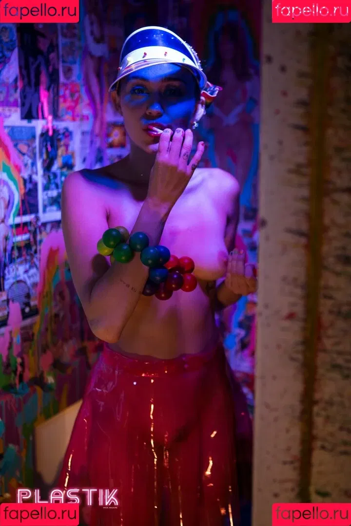 Miley Cyrus / MileyCyrus Onlyfans Photo Gallery 