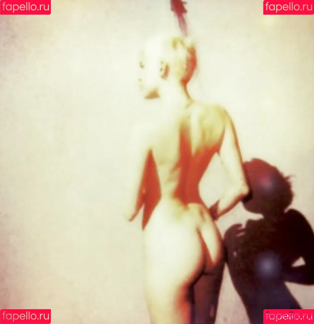 Miley Cyrus / MileyCyrus Onlyfans Photo Gallery 