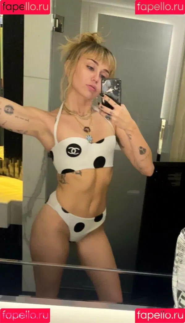 Miley Cyrus / MileyCyrus Onlyfans Photo Gallery 