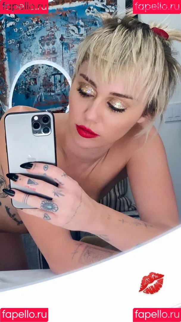 Miley Cyrus / MileyCyrus Onlyfans Photo Gallery 