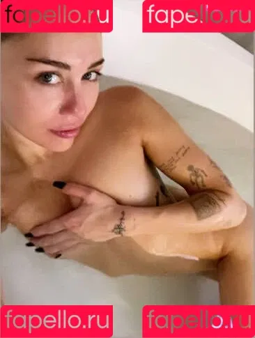 Miley Cyrus / MileyCyrus Onlyfans Photo Gallery 