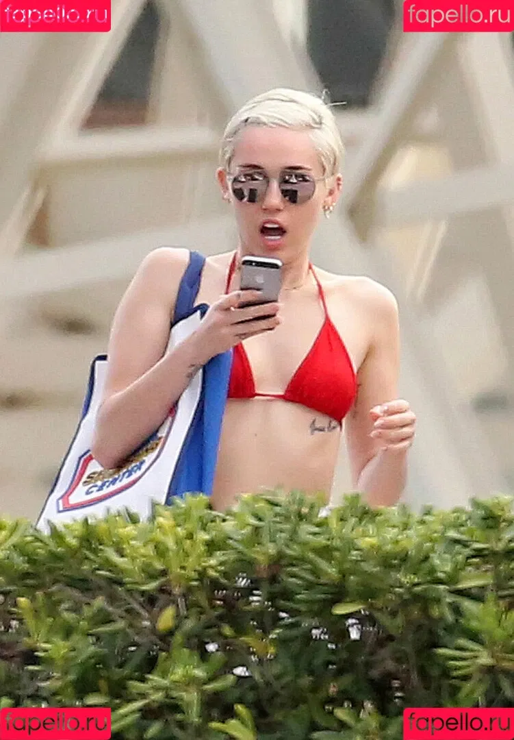 Miley Cyrus / MileyCyrus Onlyfans Photo Gallery 