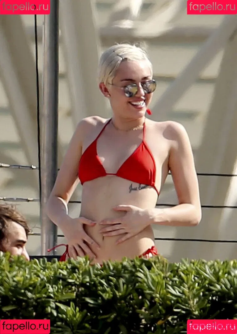 Miley Cyrus / MileyCyrus Onlyfans Photo Gallery 