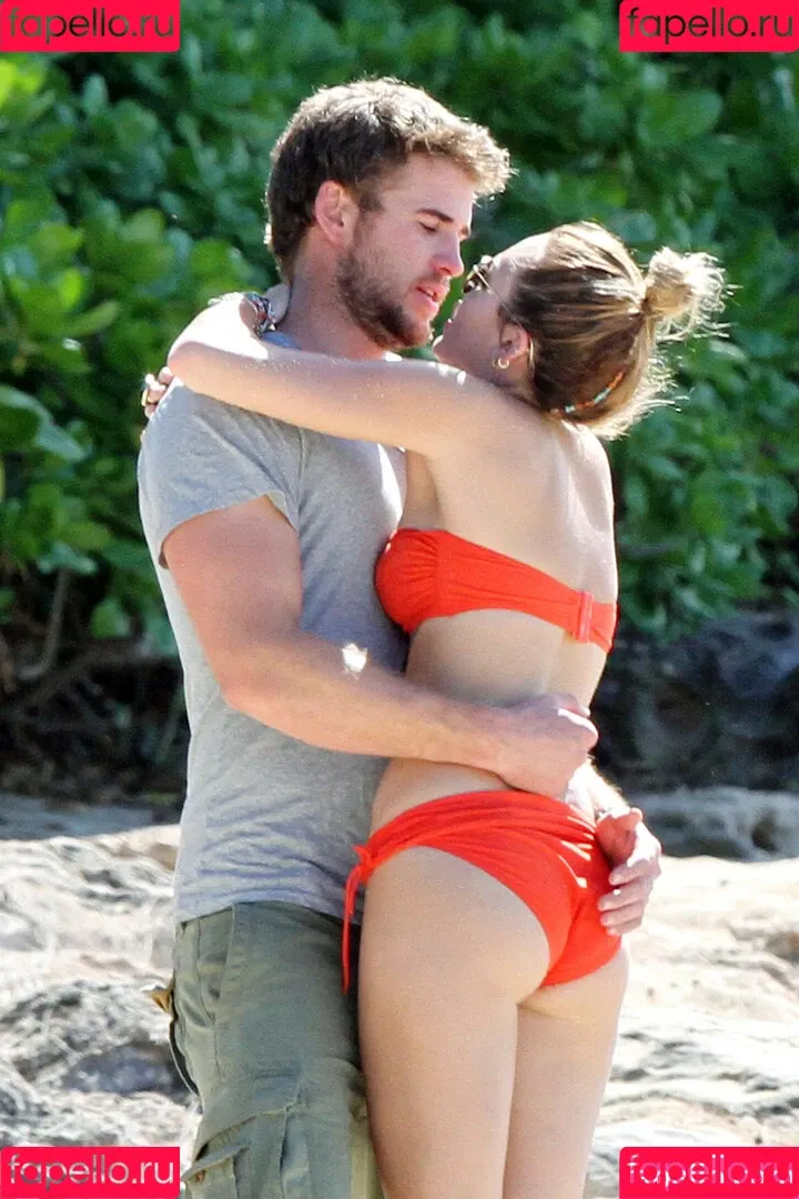 Miley Cyrus / MileyCyrus Onlyfans Photo Gallery 