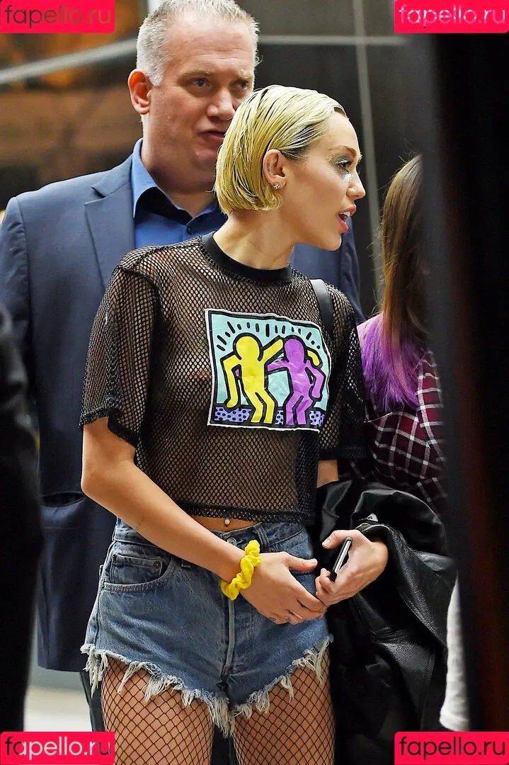 Miley Cyrus / MileyCyrus Onlyfans Photo Gallery 