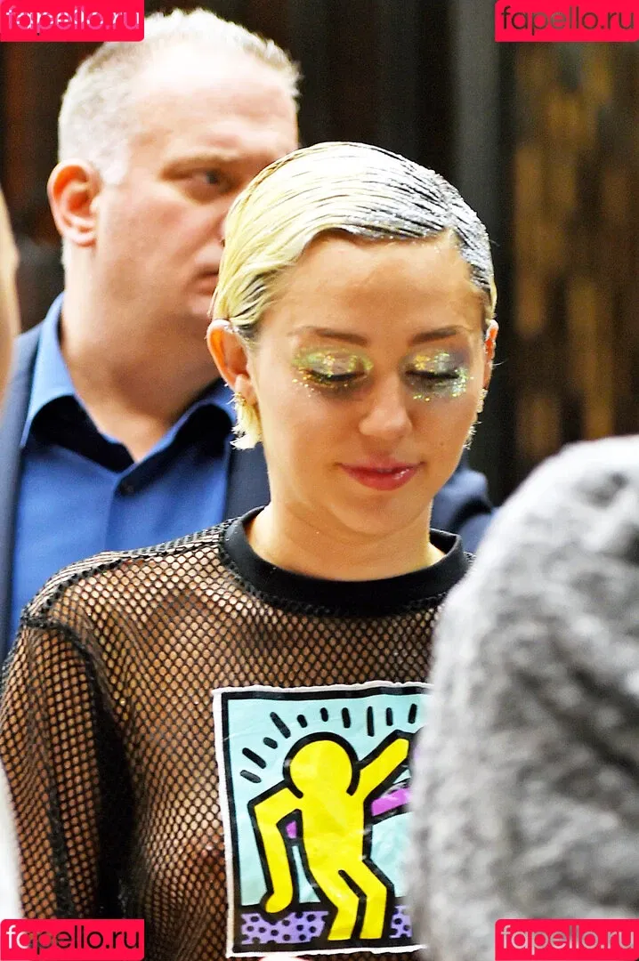 Miley Cyrus / MileyCyrus Onlyfans Photo Gallery 