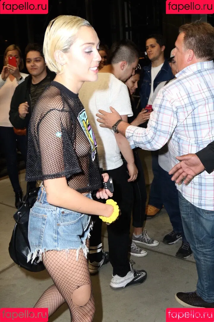 Miley Cyrus / MileyCyrus Onlyfans Photo Gallery 
