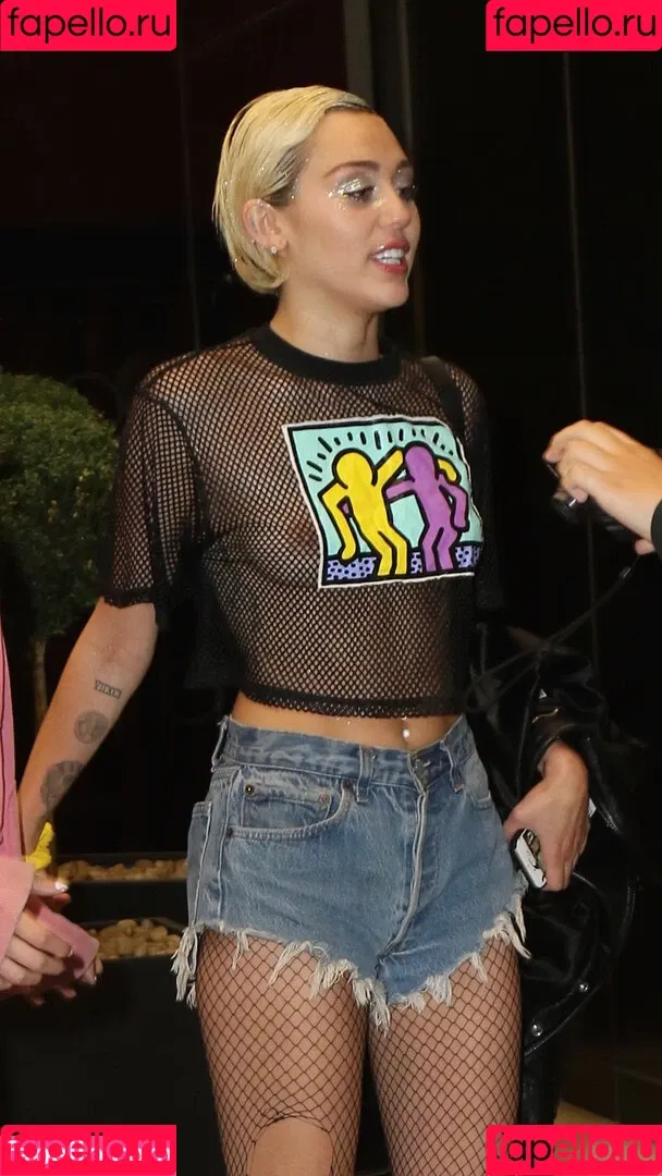 Miley Cyrus / MileyCyrus Onlyfans Photo Gallery 