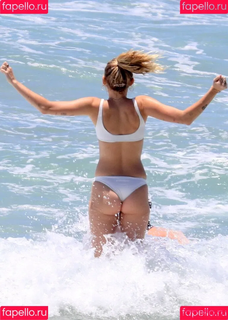 Miley Cyrus / MileyCyrus Onlyfans Photo Gallery 