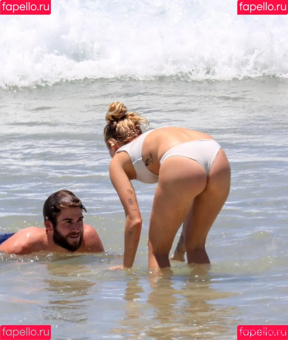 Miley Cyrus / MileyCyrus Onlyfans Photo Gallery 