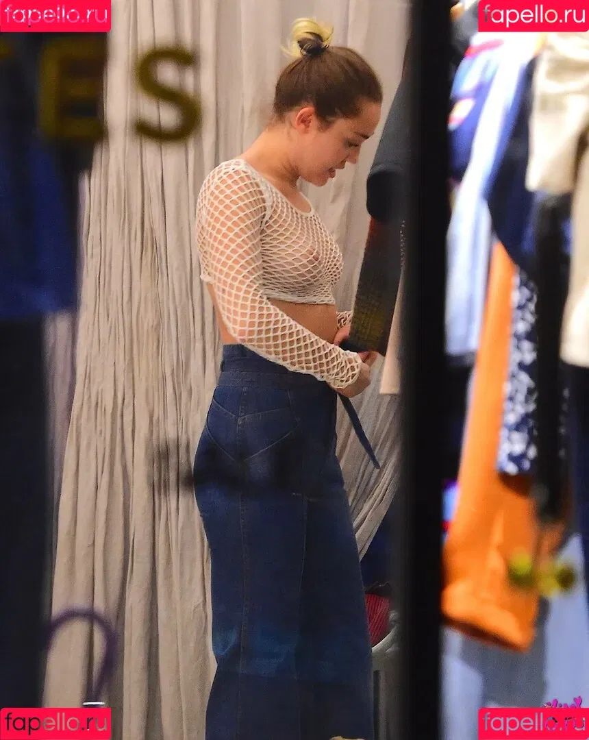 Miley Cyrus / MileyCyrus Onlyfans Photo Gallery 
