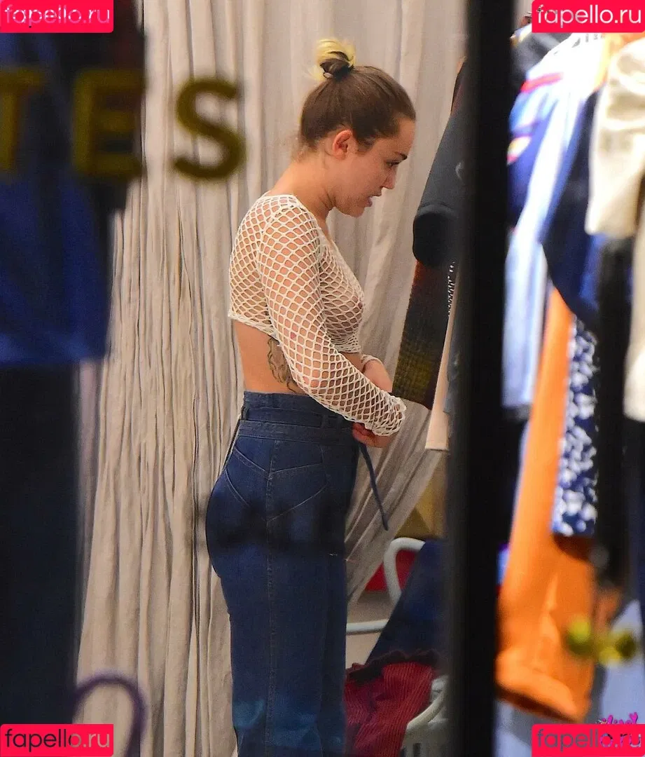 Miley Cyrus / MileyCyrus Onlyfans Photo Gallery 