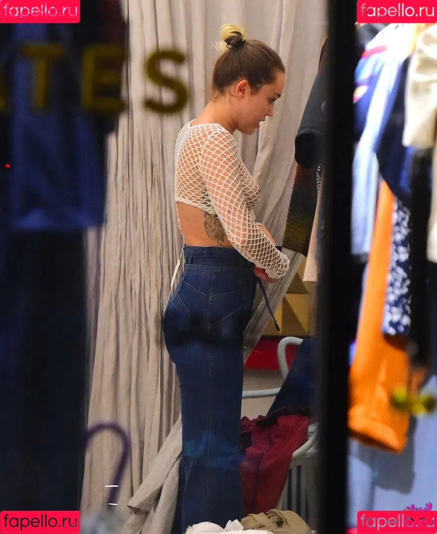 Miley Cyrus / MileyCyrus Onlyfans Photo Gallery 