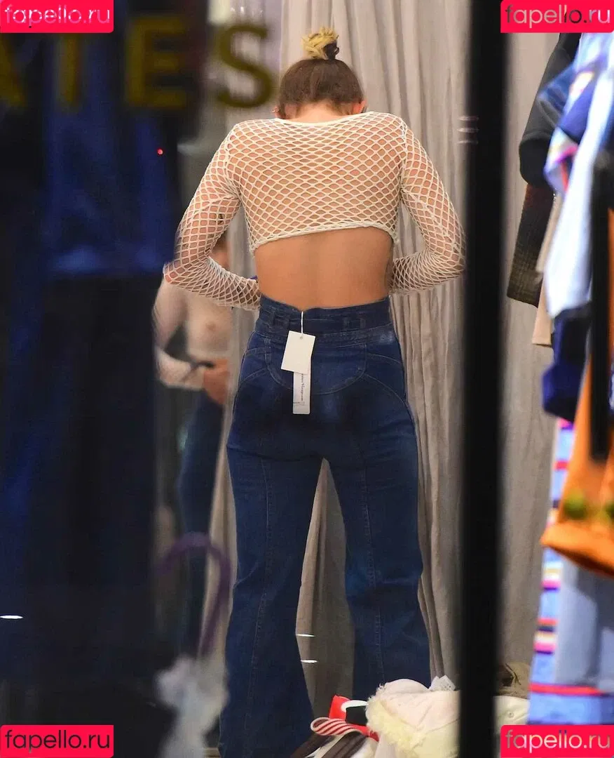 Miley Cyrus / MileyCyrus Onlyfans Photo Gallery 