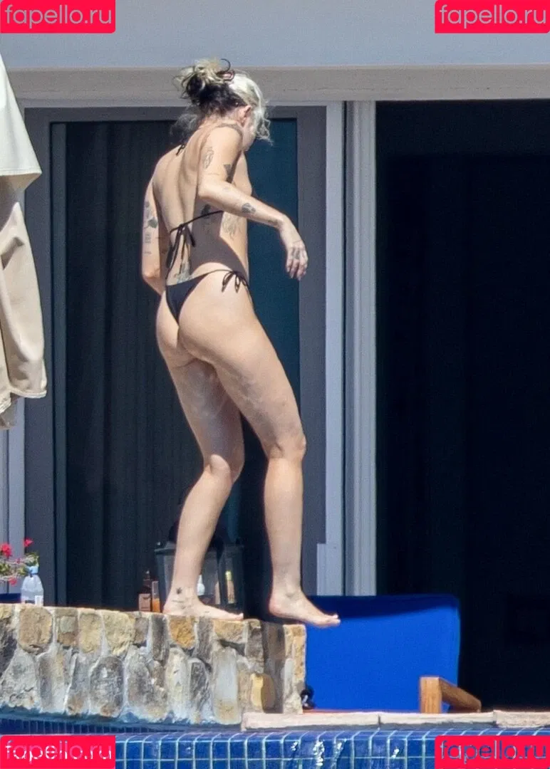 Miley Cyrus / MileyCyrus Onlyfans Photo Gallery 